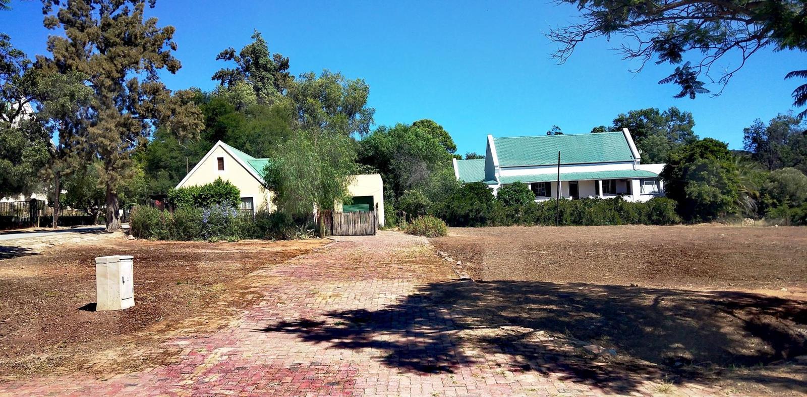 298 m² Land available in De Rust