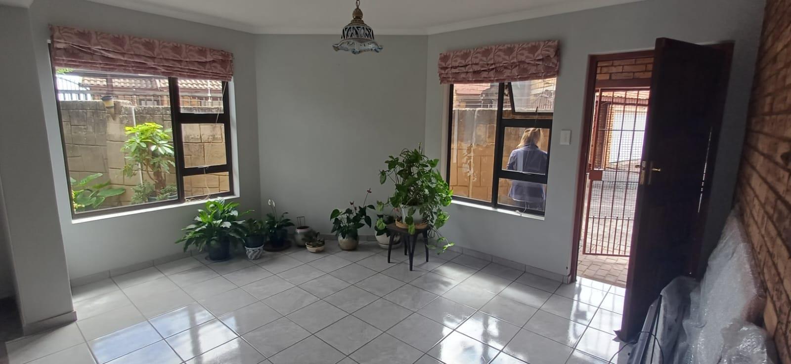 3 Bedroom Townhouse in Pomona