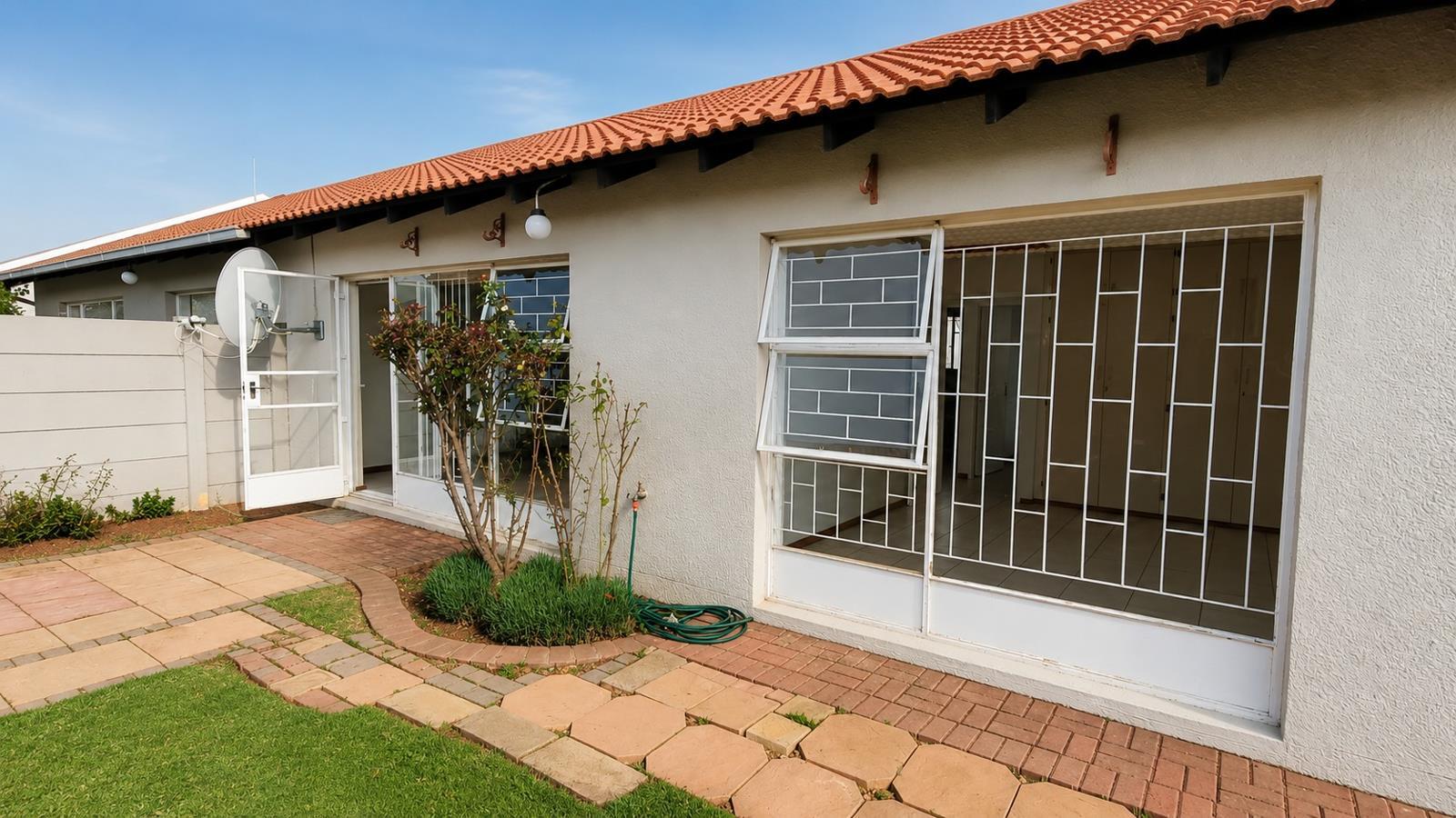 2 Bedroom Townhouse in Langenhoven Park