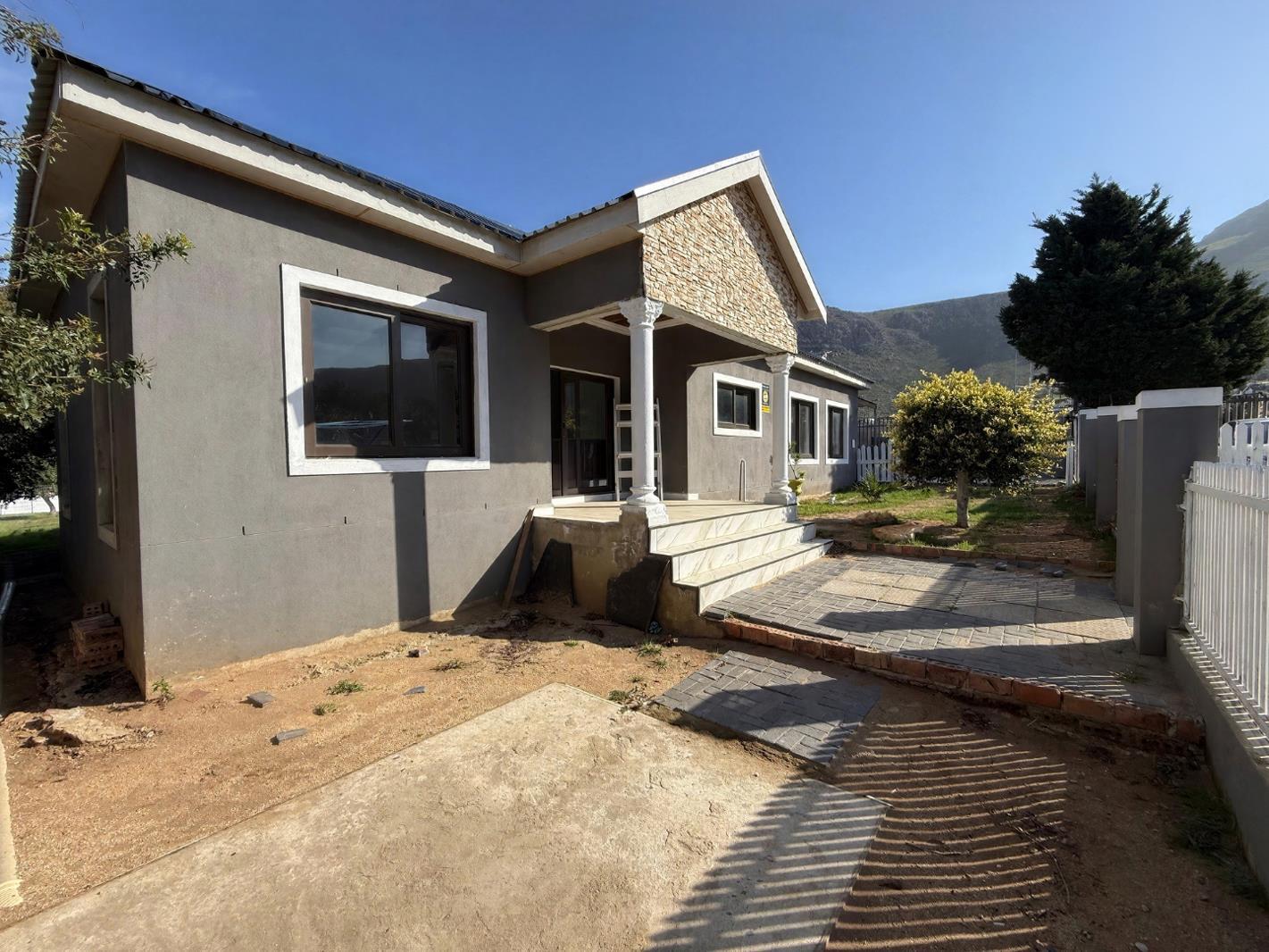 4 Bedroom House in Palmiet