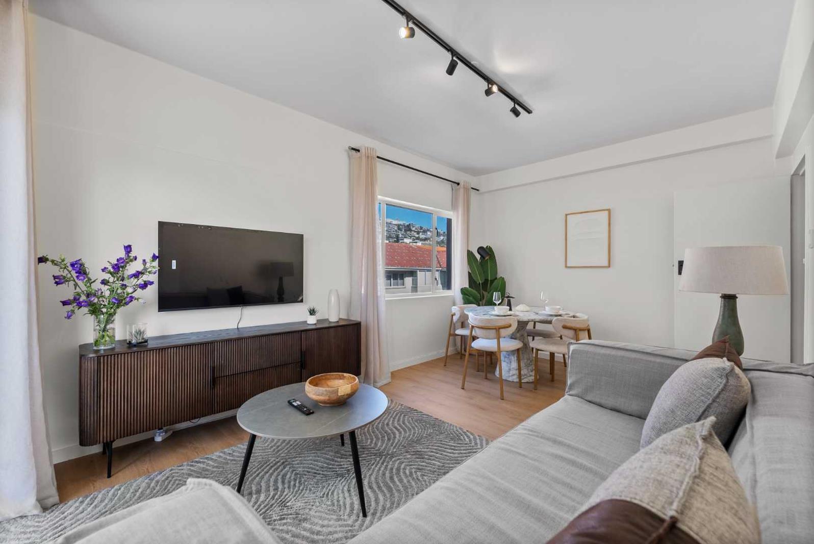 2 Bedroom Apartment in Sea Point
