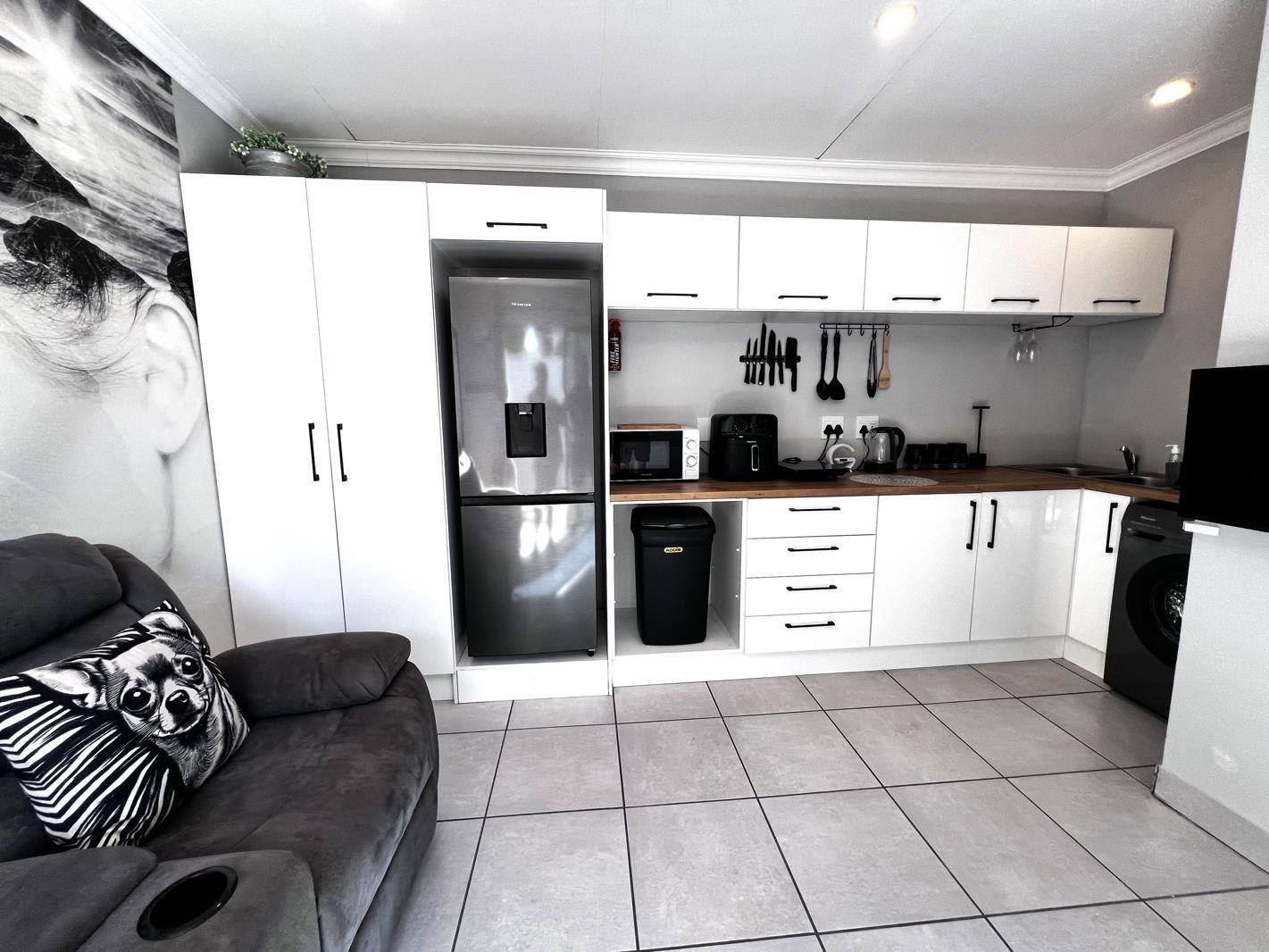 1 Bedroom Garden Cottage in Table View