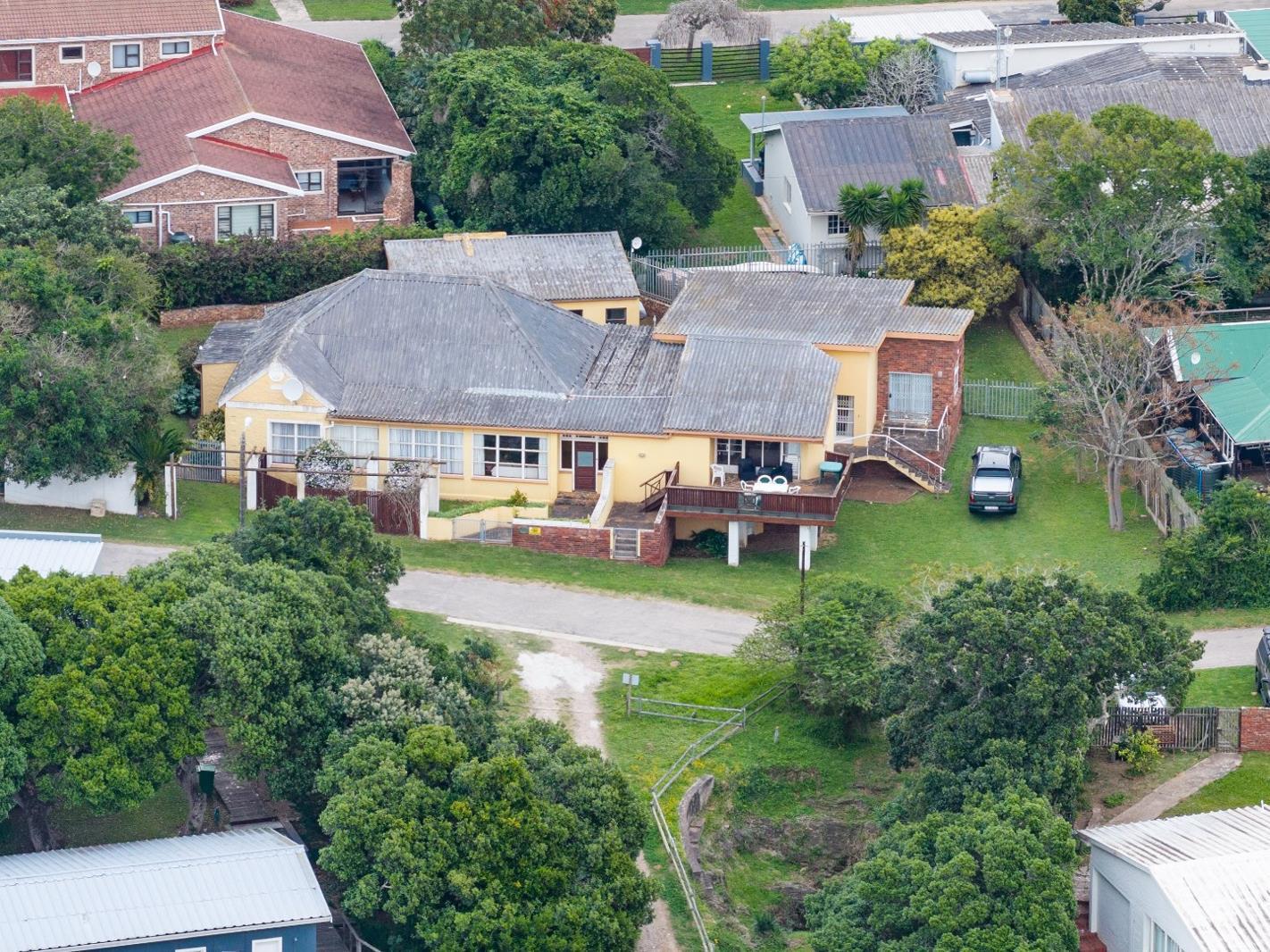 6 Bedroom House in Boesmansriviermond