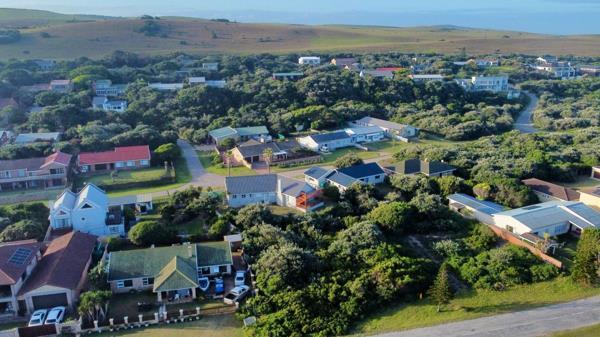 832 m² Land available in Cannon Rocks