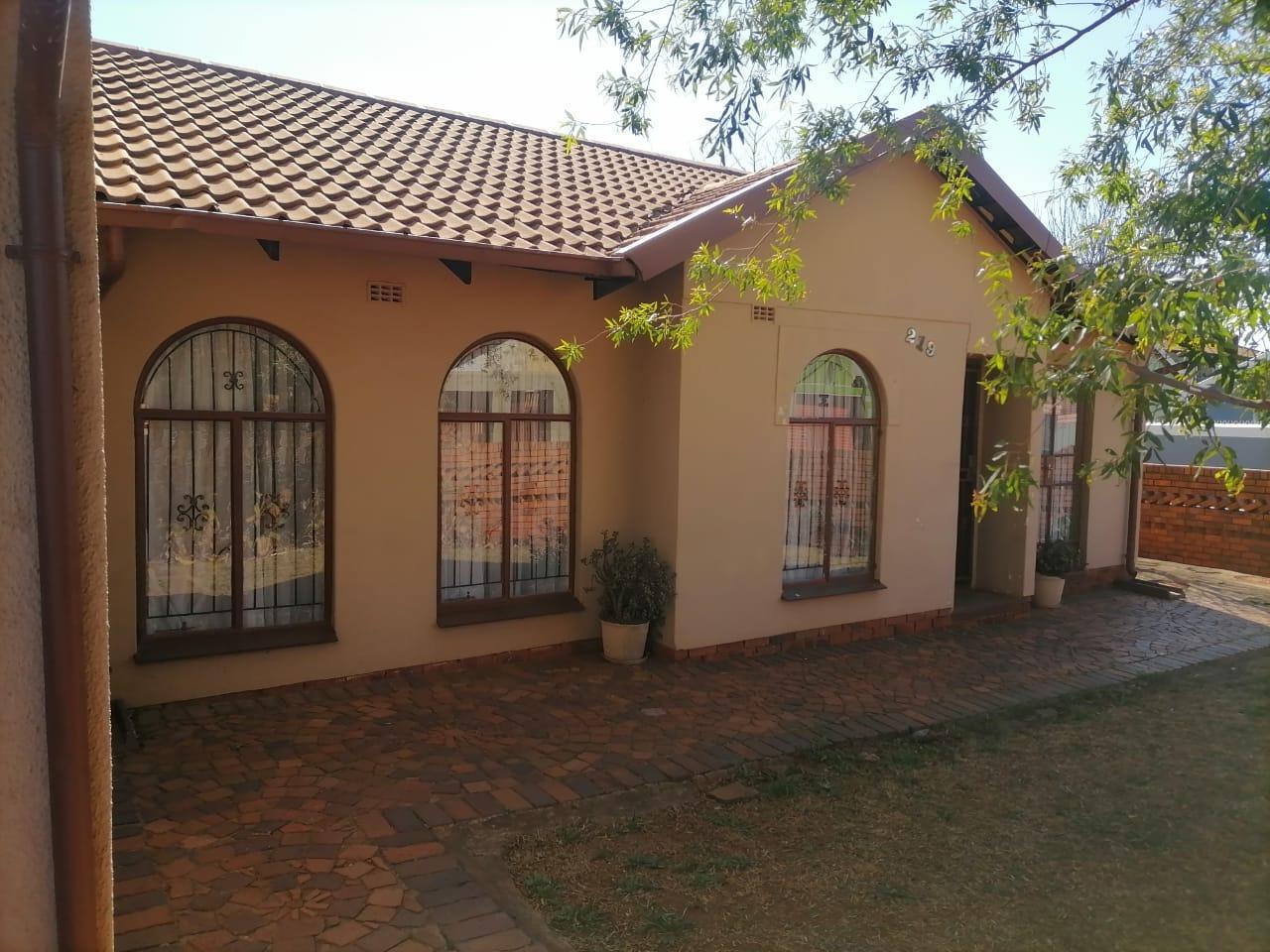 3 Bedroom House in Dobsonville