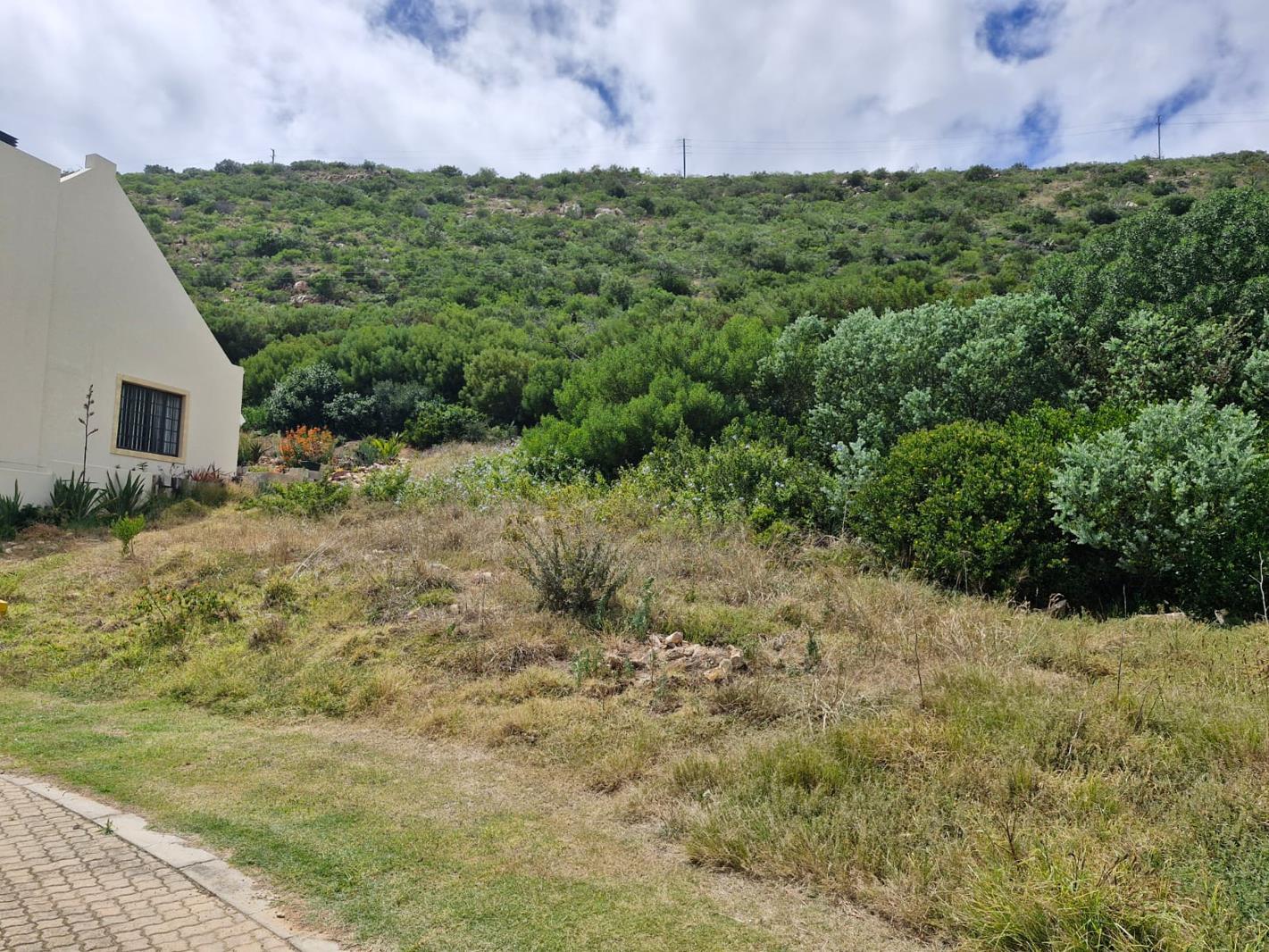 276 m² Land available in Mossel Bay Central