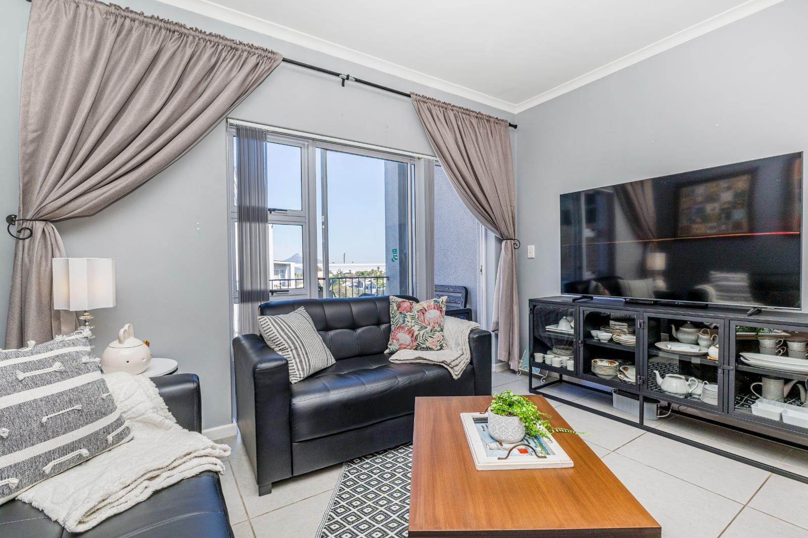 2 Bedroom Apartment in Burgundy Estate