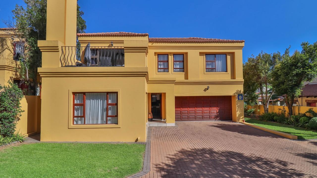 3 Bedroom House in Carlswald Estate