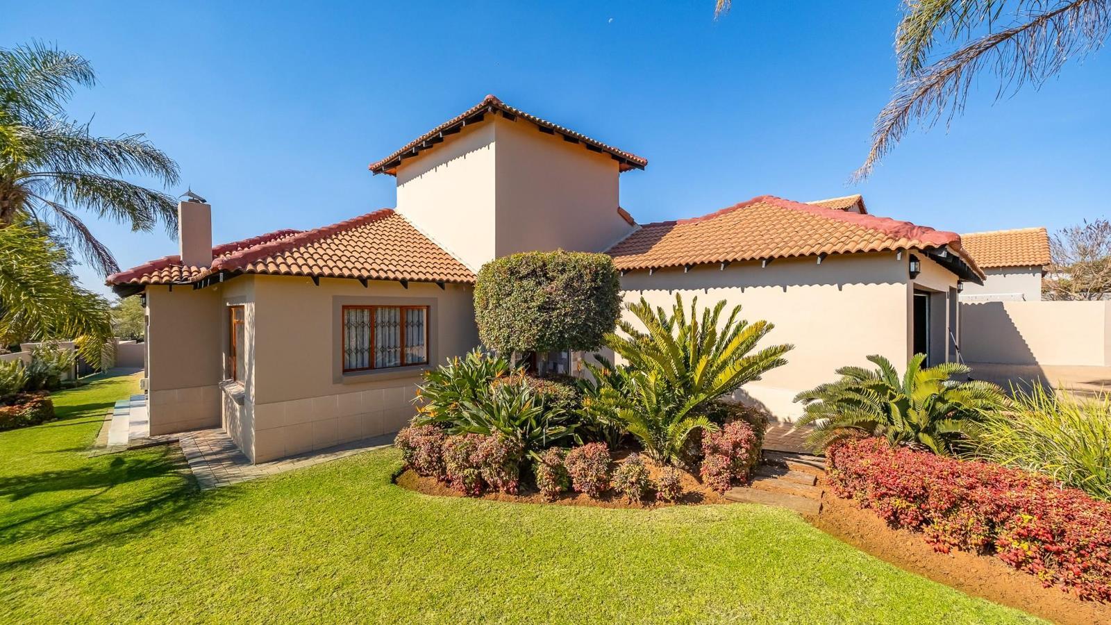 4 Bedroom House in Protea Ridge