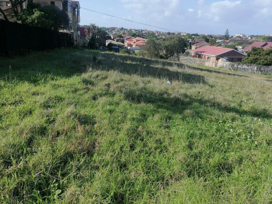 800 m² Land available in Aston Bay