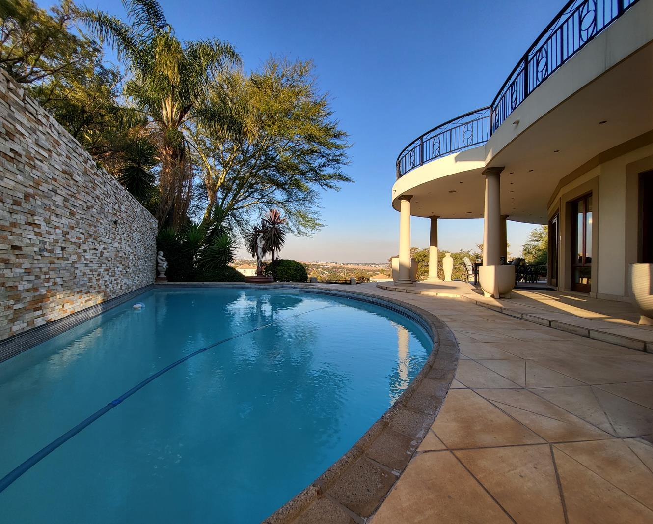 5 Bedroom House in Blue Valley Golf Estate