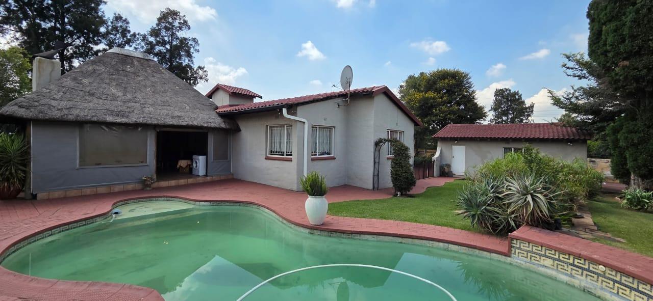 3 Bedroom House in Brackendowns