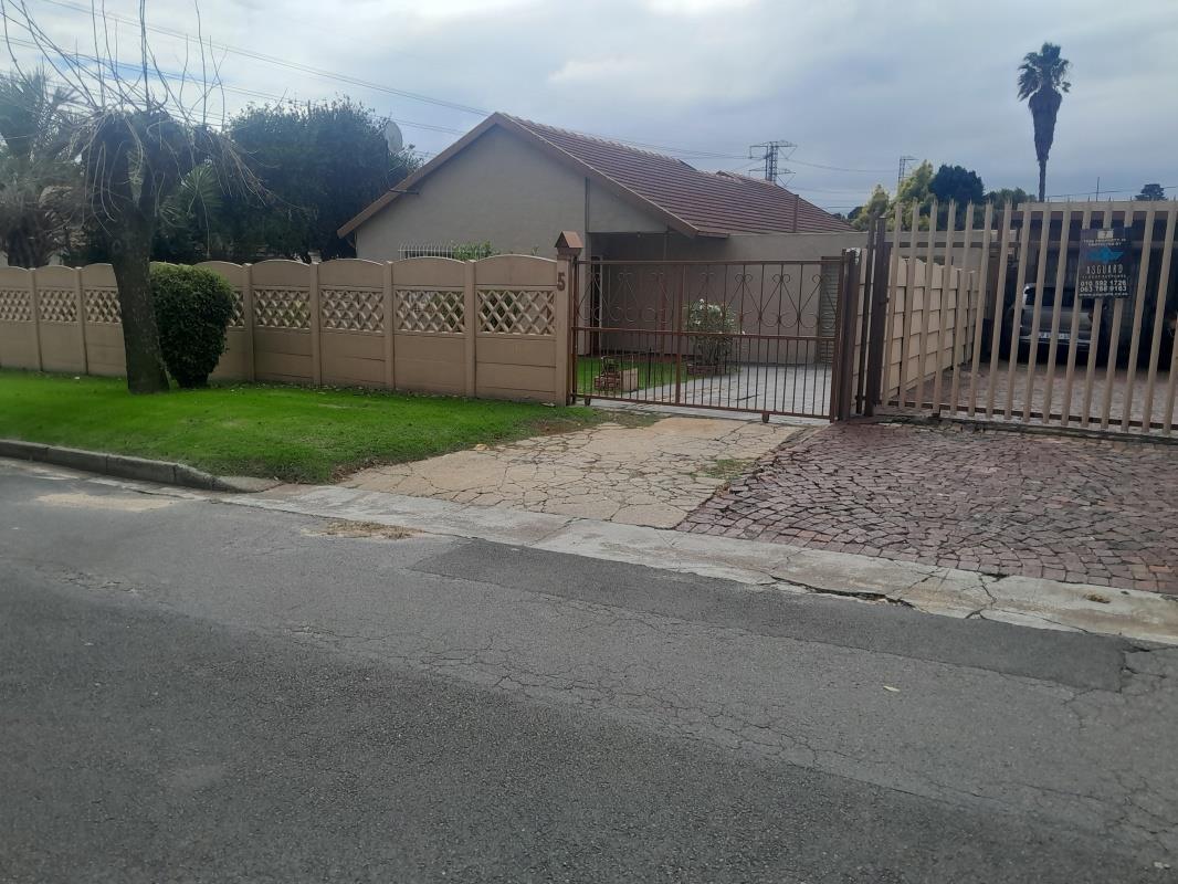 3 Bedroom House in Klopperpark