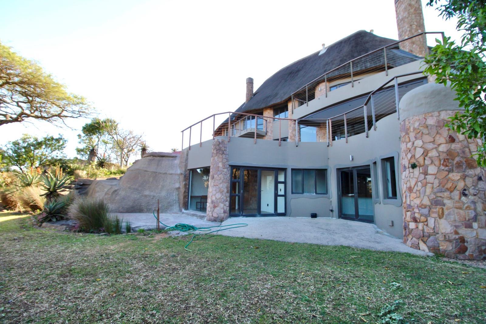 6 Bedroom House in Phezulu
