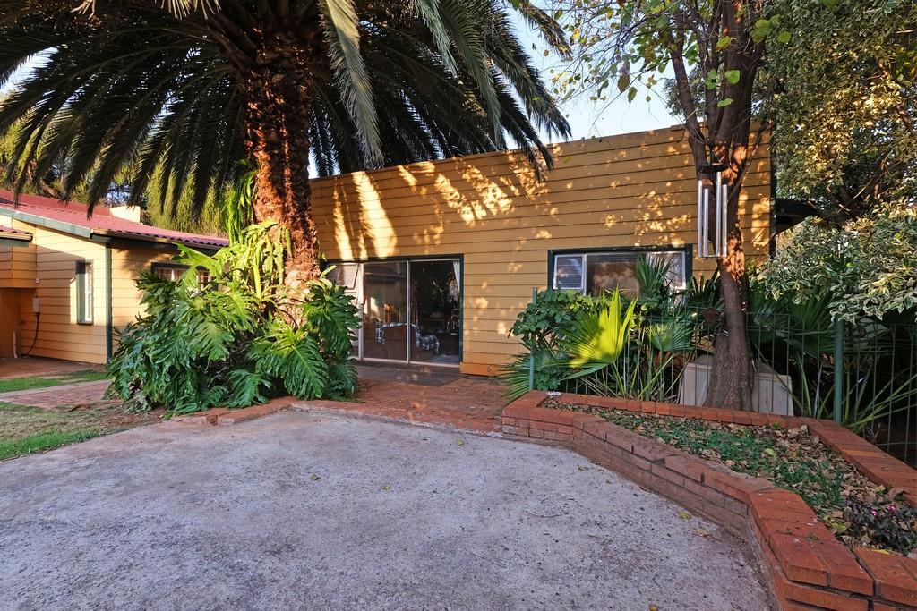 2 Bedroom Garden Cottage in Franklin Roosevelt Park