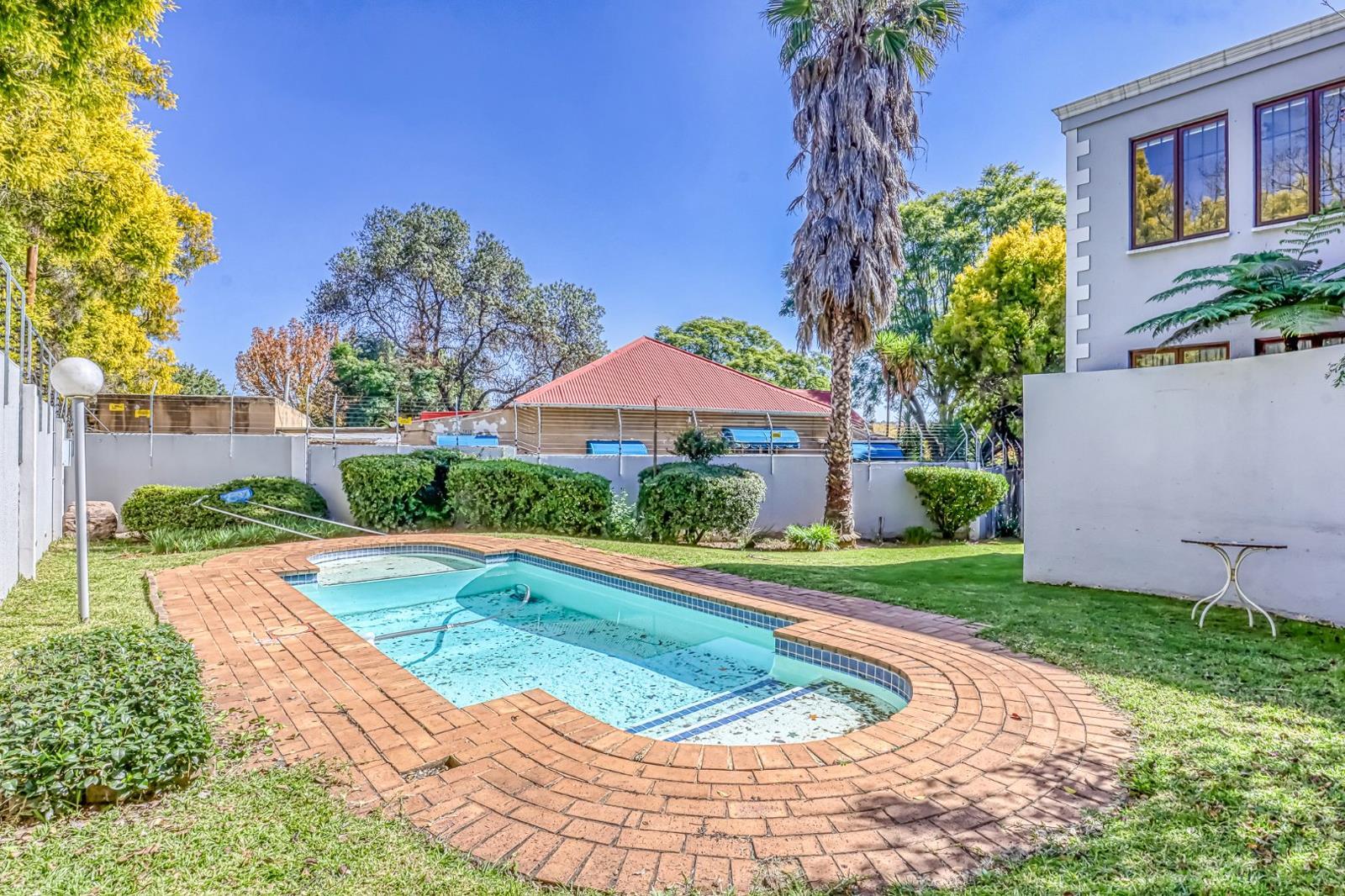 1 Bedroom Apartment in Craighall Park