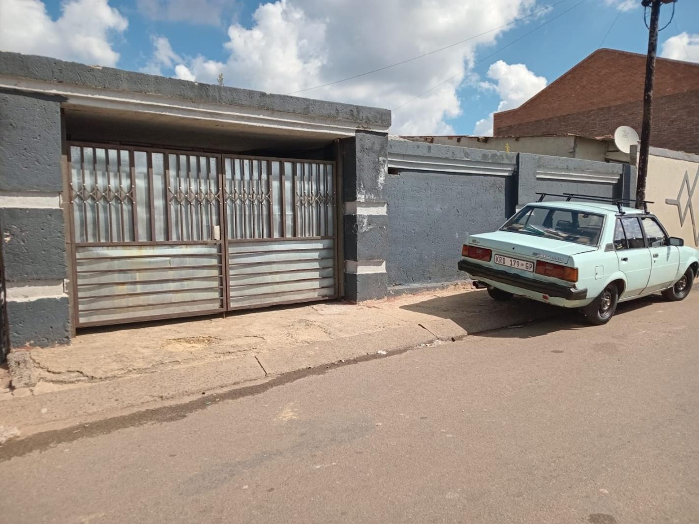 2 Bedroom House in Chiawelo