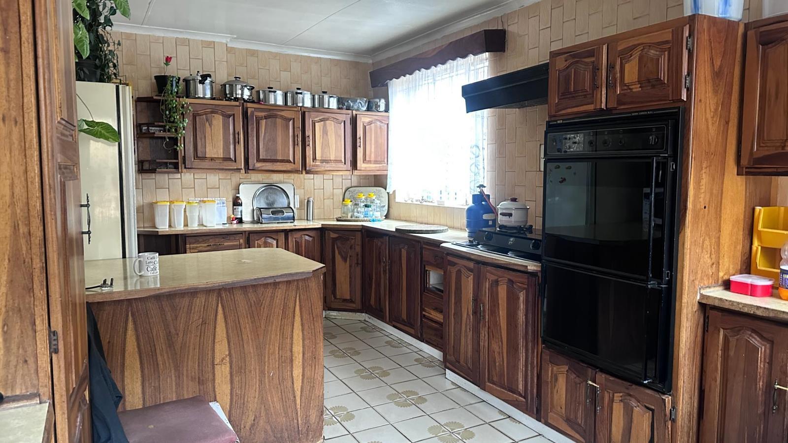 3 Bedroom House in Bezuidenhout Valley