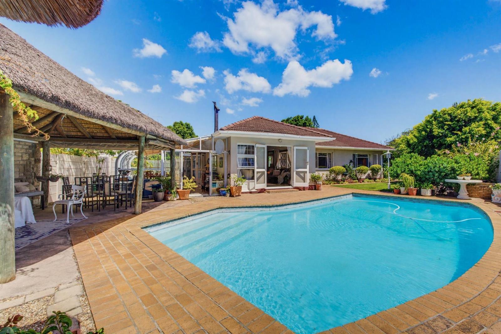 4 Bedroom House in Kirstenhof