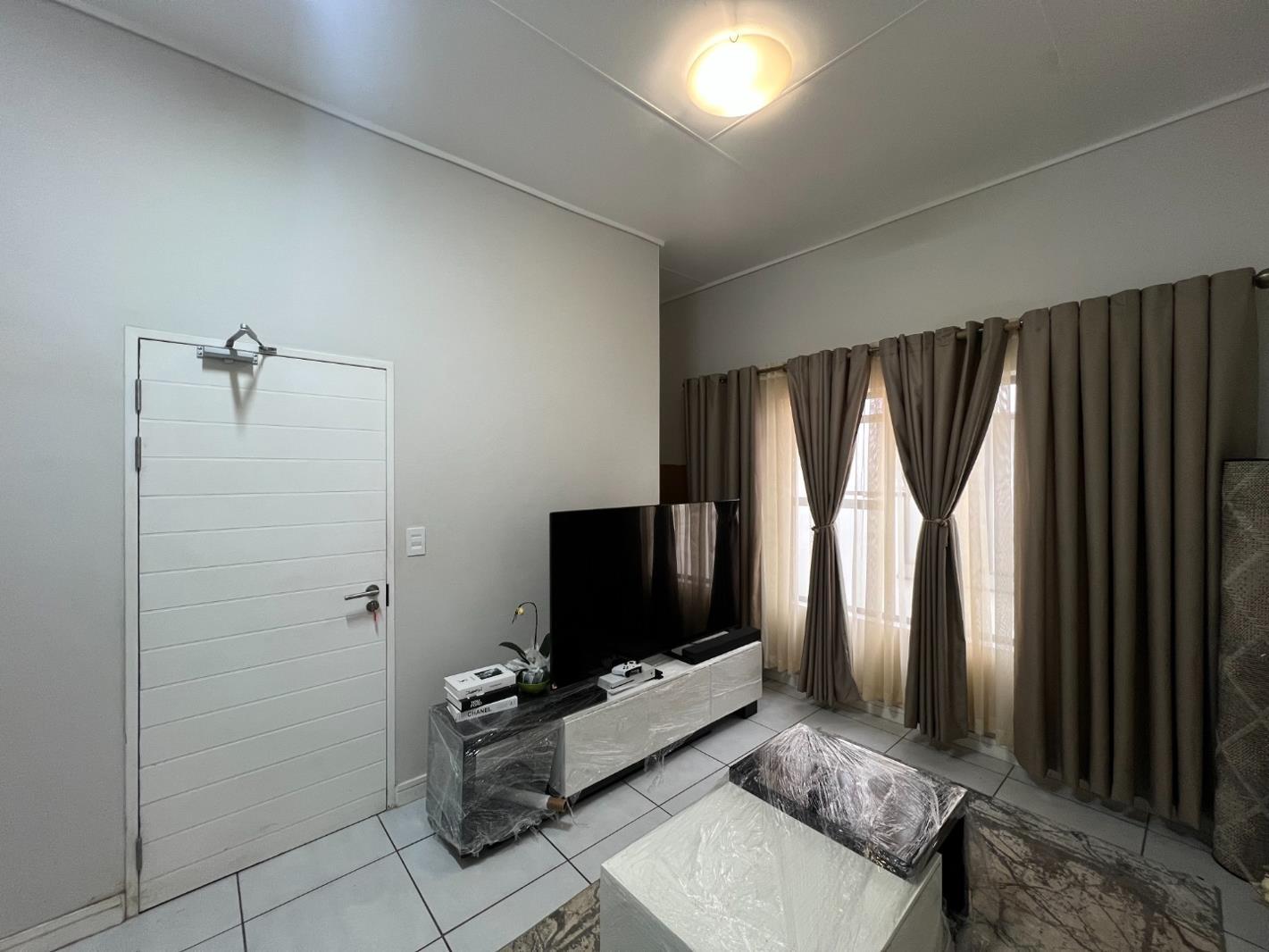 1 Bedroom Apartment in Mooikloof Glen