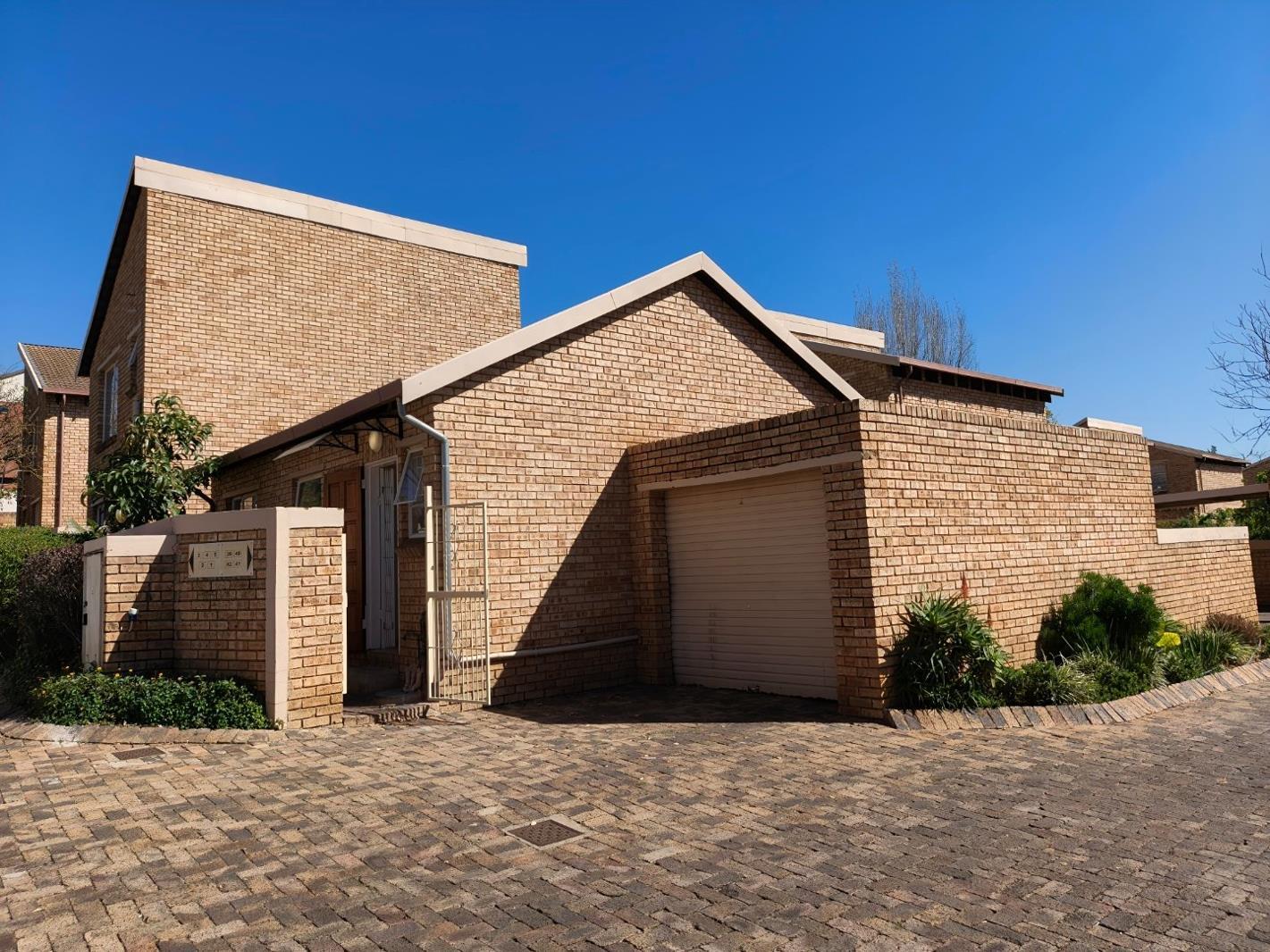 2 Bedroom Townhouse in Wilgeheuwel