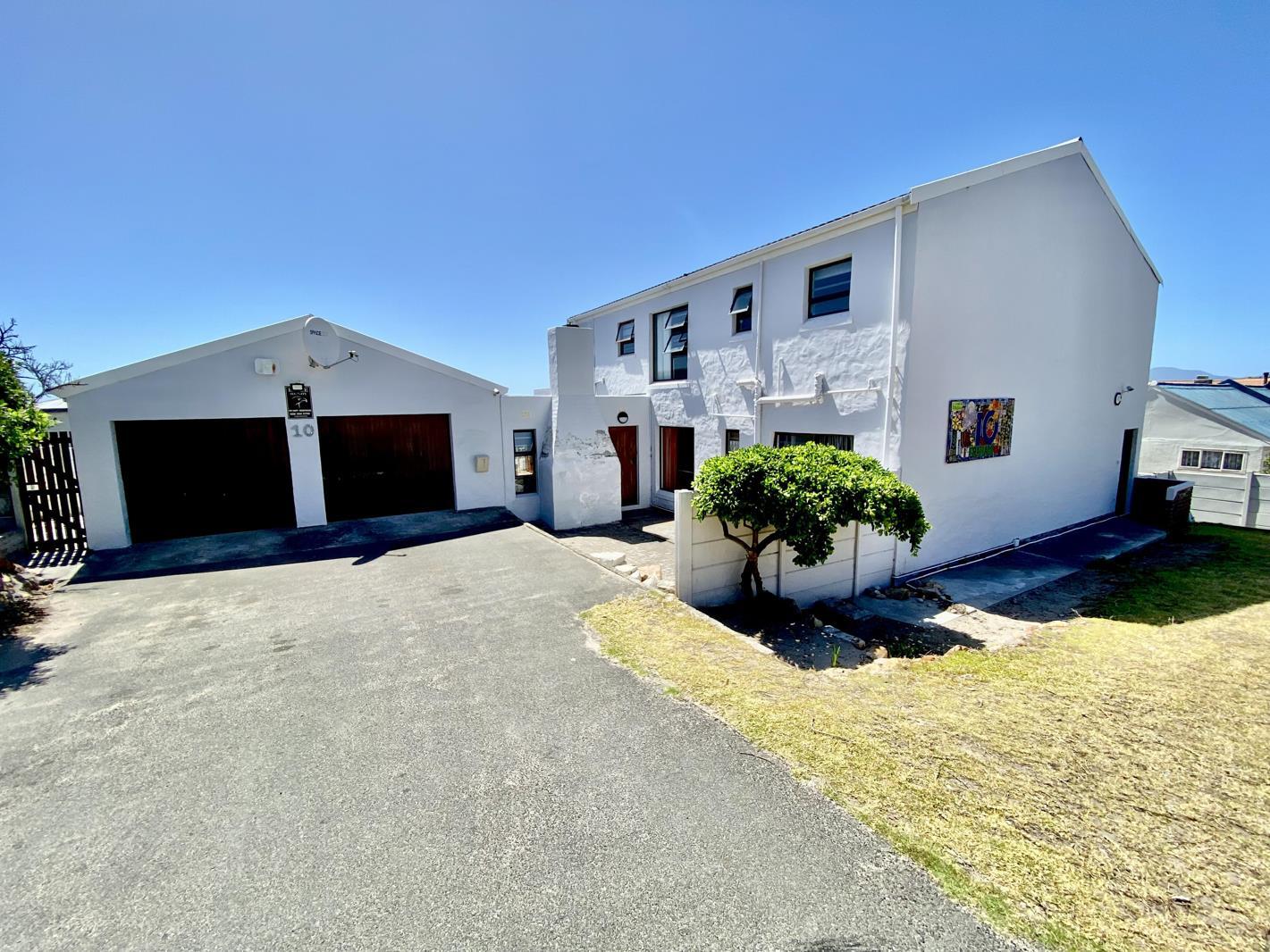 4 Bedroom House in De Kelders