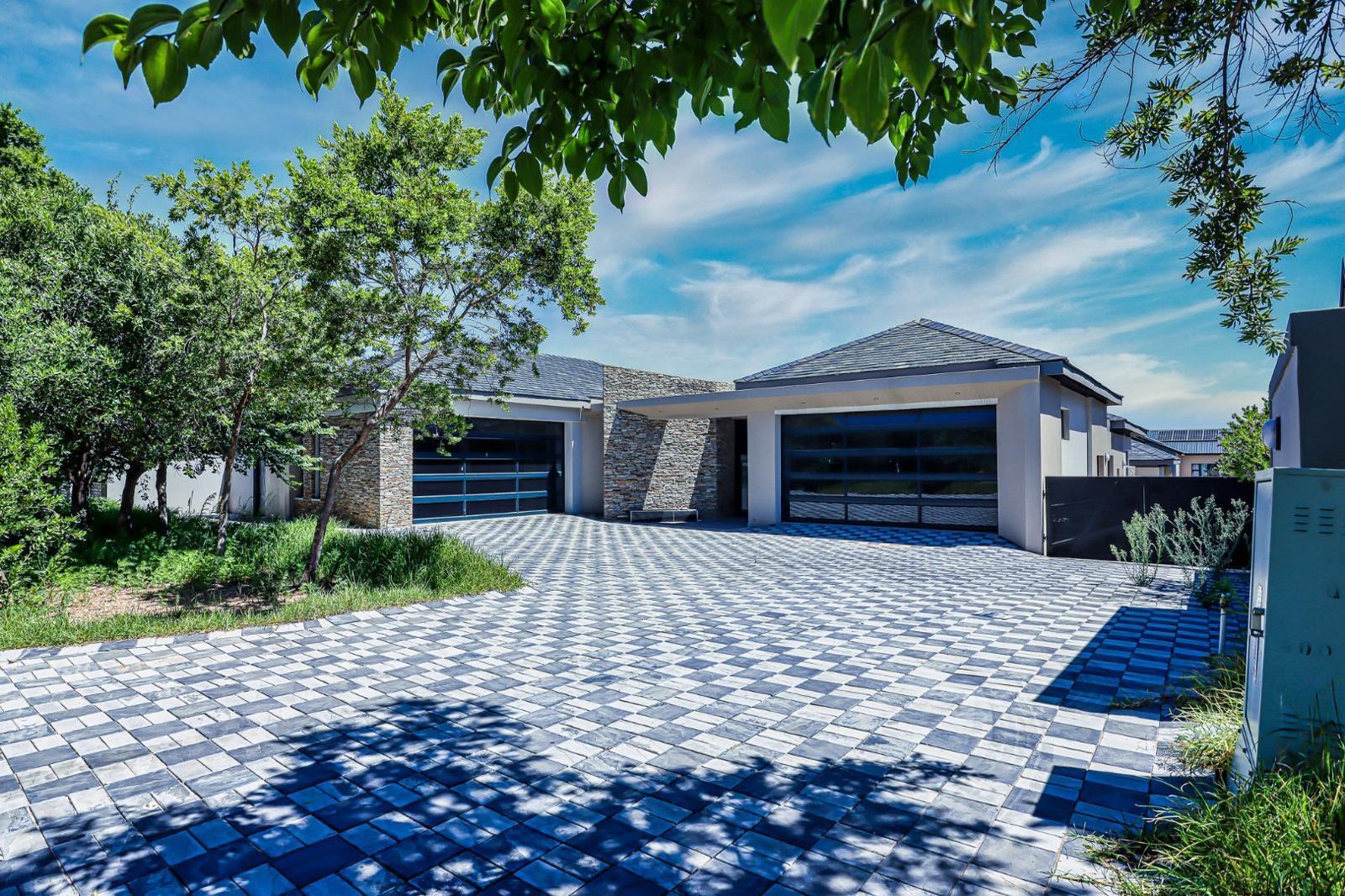 4.5 Bedroom House in Waterfall
