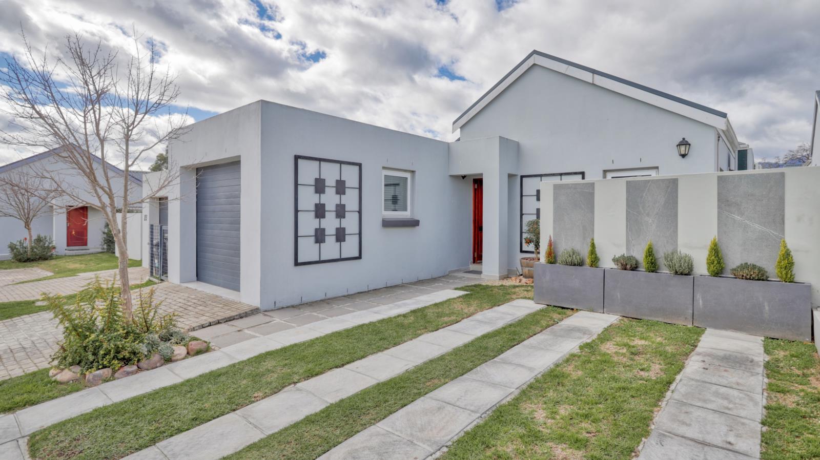 2 Bedroom House in Paarl Central