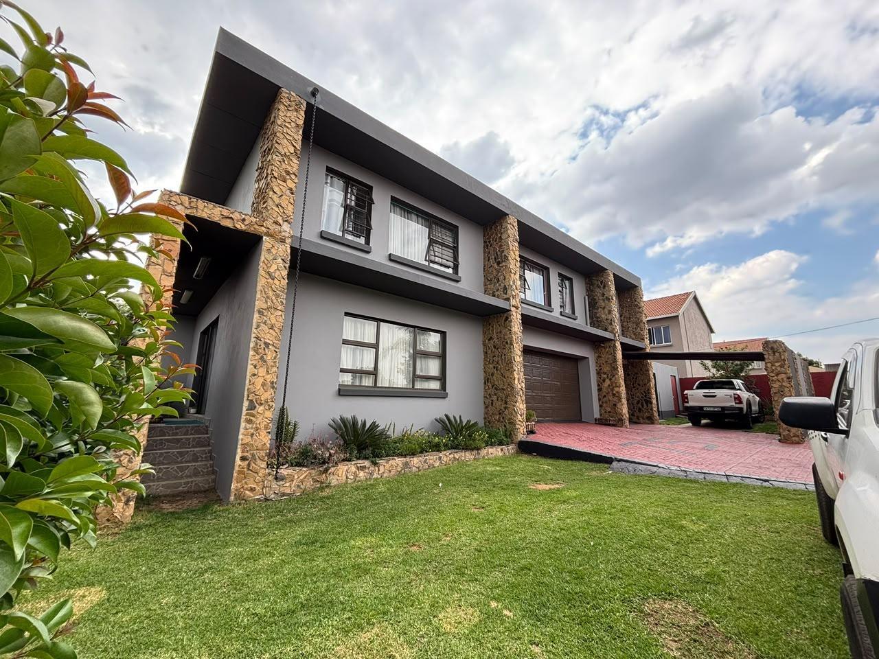 3 Bedroom House in Brackendowns