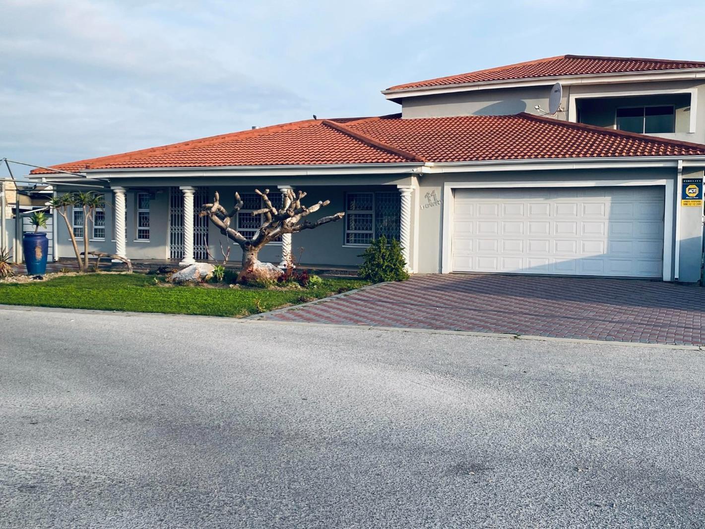 5 Bedroom House in Overbaakens