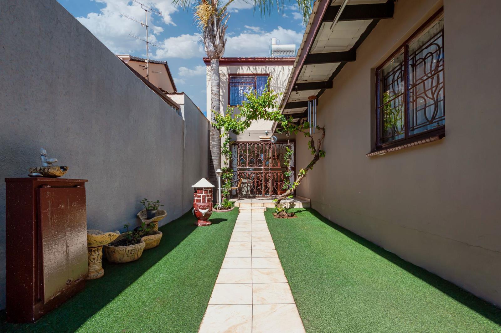 4 Bedroom House in Lenasia