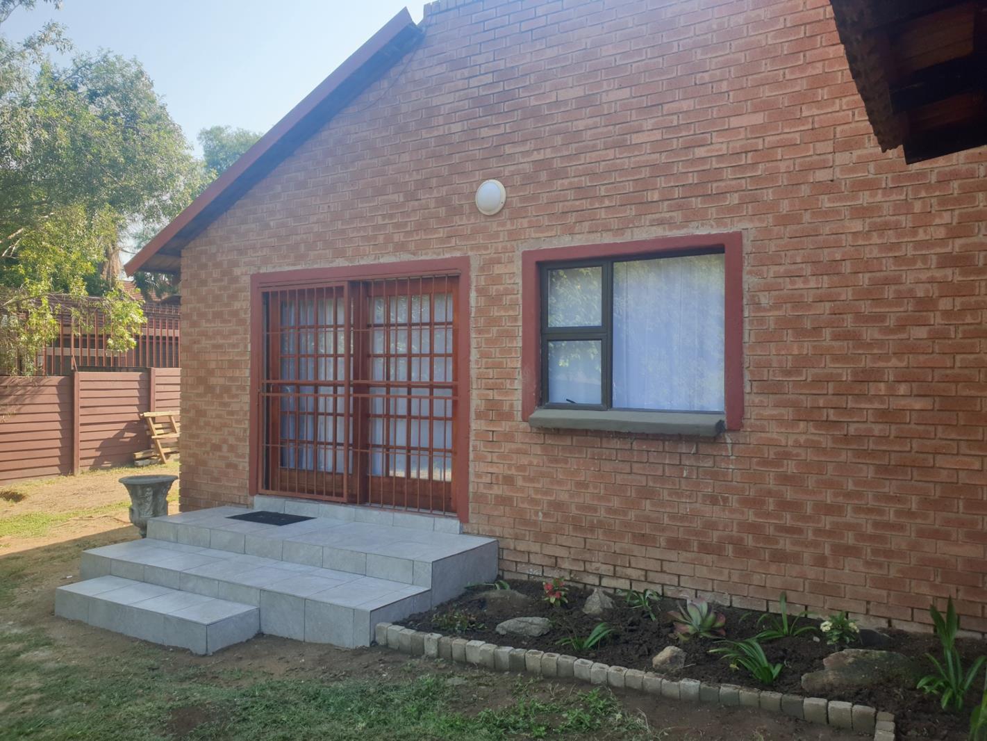 1 Bedroom Garden Cottage in Douglasdale
