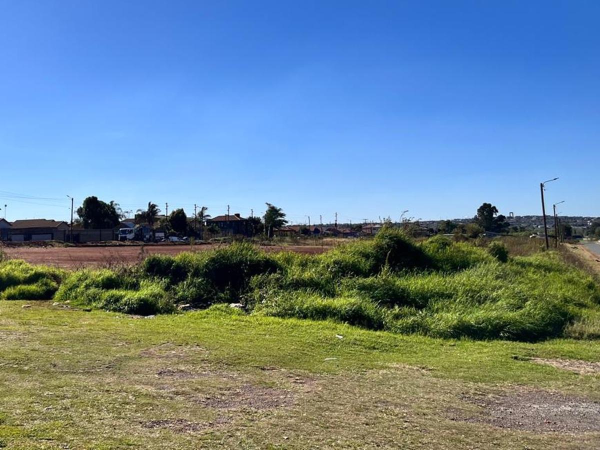 1.4 ha Land available in Clayville