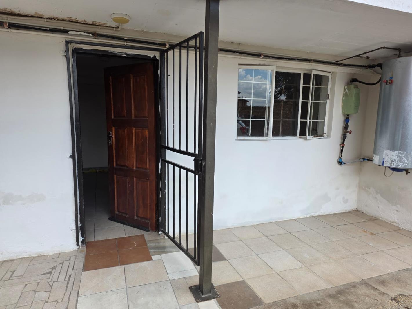 Bachelor apartment in Rosettenville