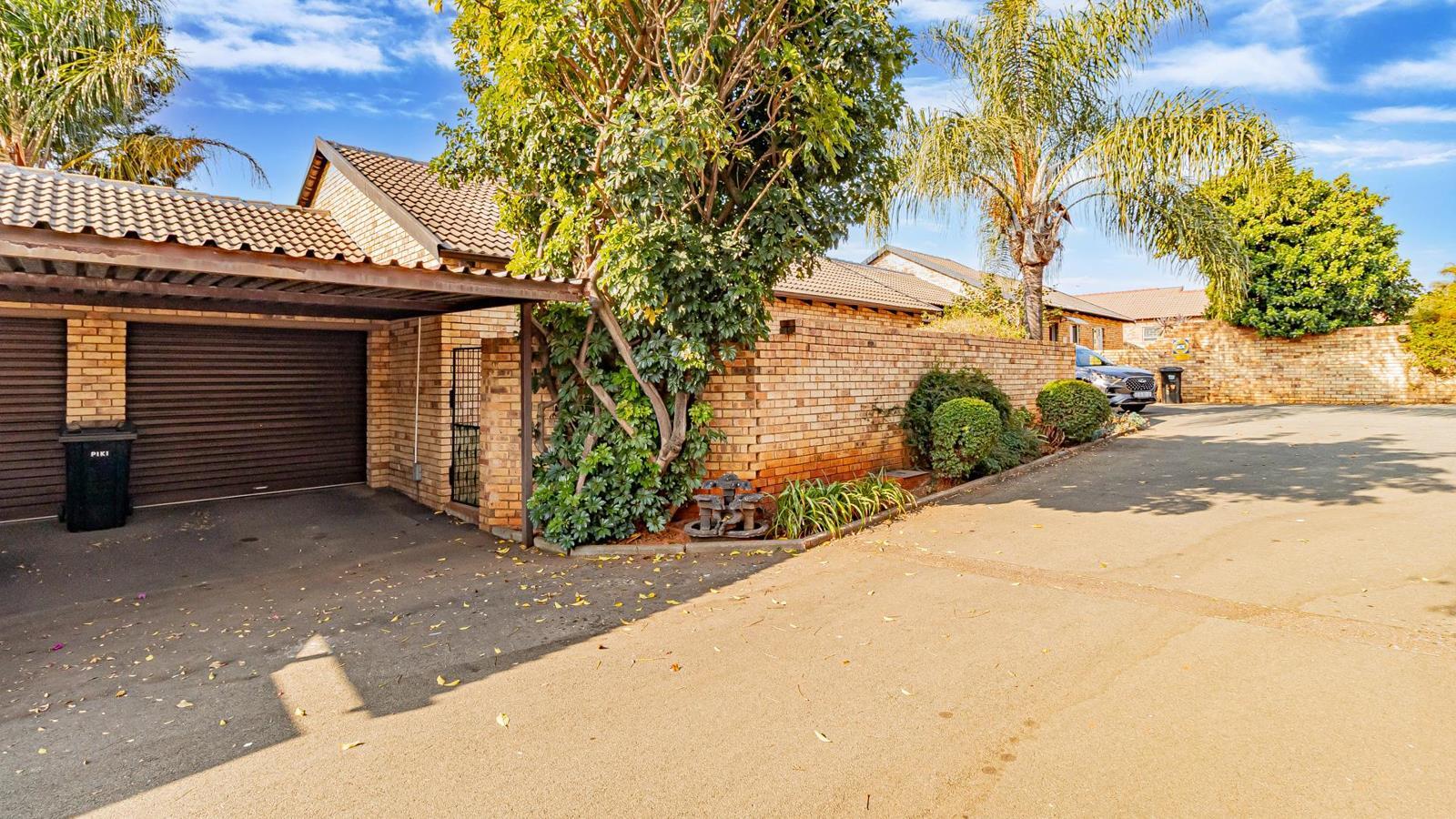 3 Bedroom Townhouse in Weltevreden Park