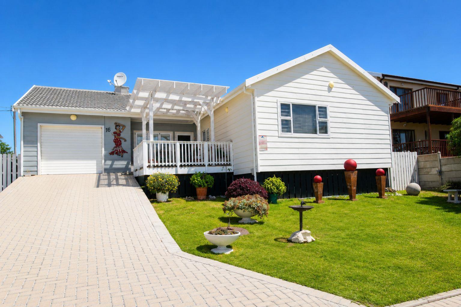 3 Bedroom House in Struisbaai