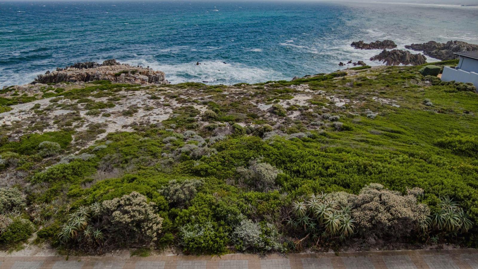 1 190 m² Land available in De Kelders