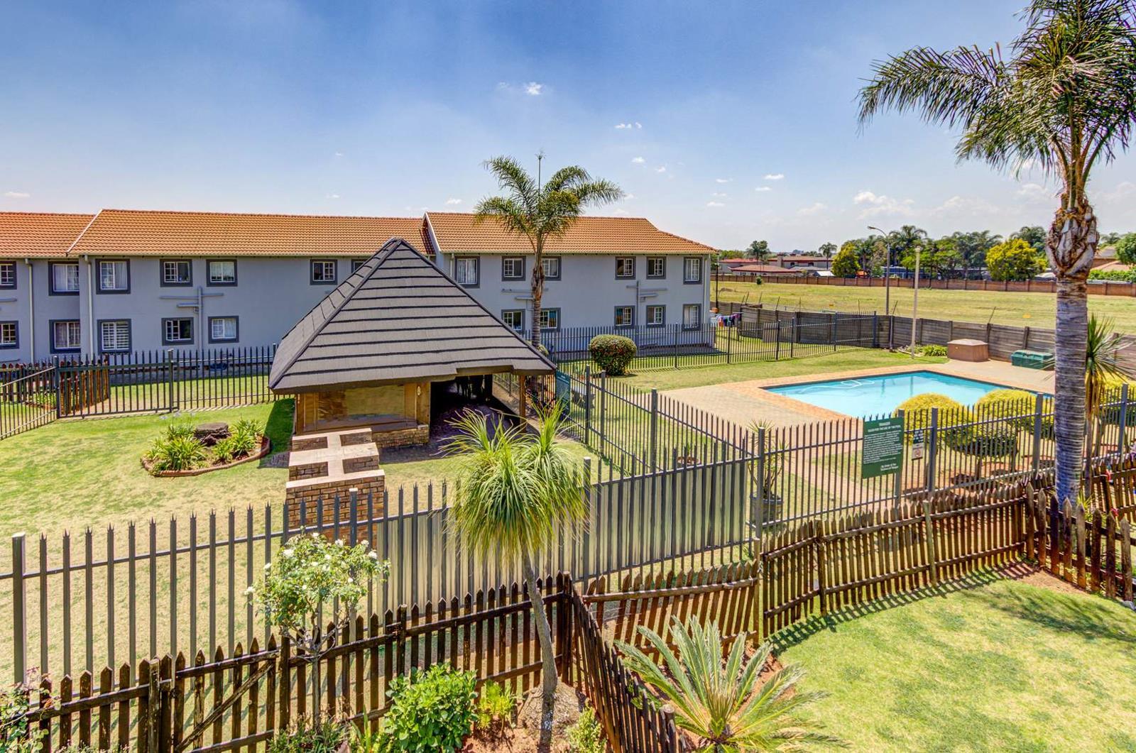2 Bedroom Apartment in Glen Marais