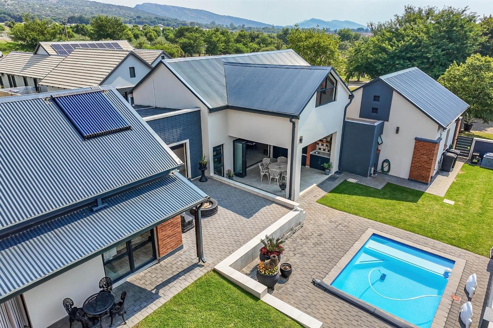 4 Bedroom House in Meerhof