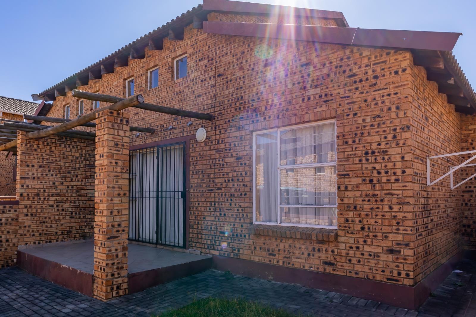 2 Bedroom Townhouse in Honey Park