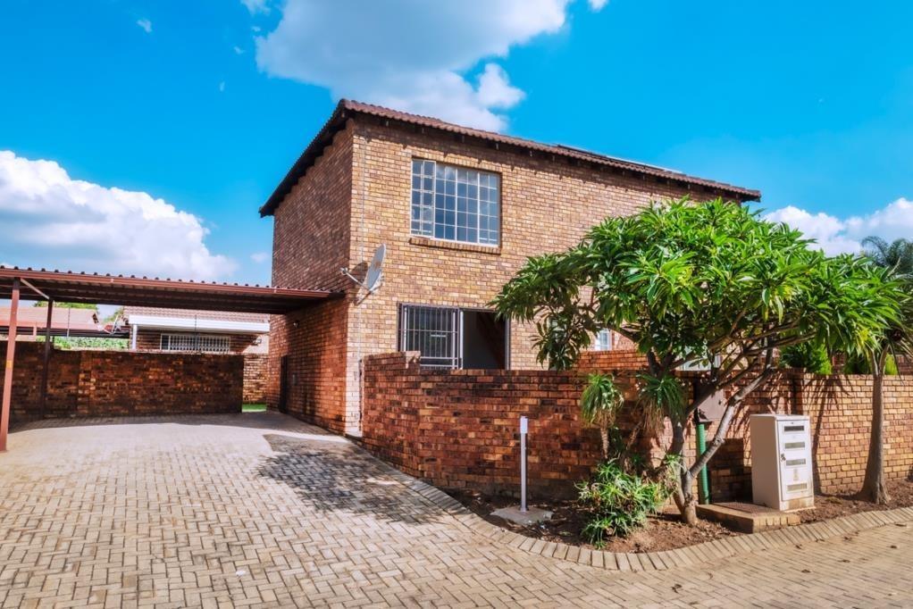 2 Bedroom Townhouse in Wilgeheuwel