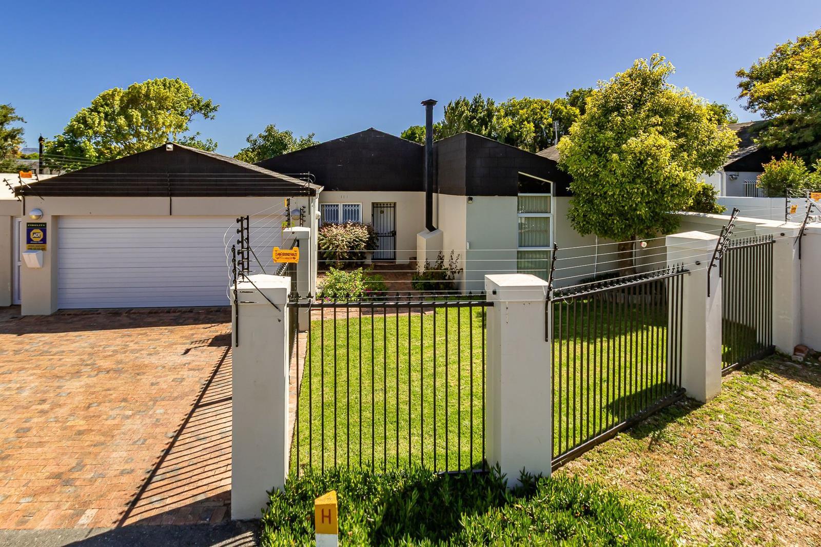 4 Bedroom House in Constantia