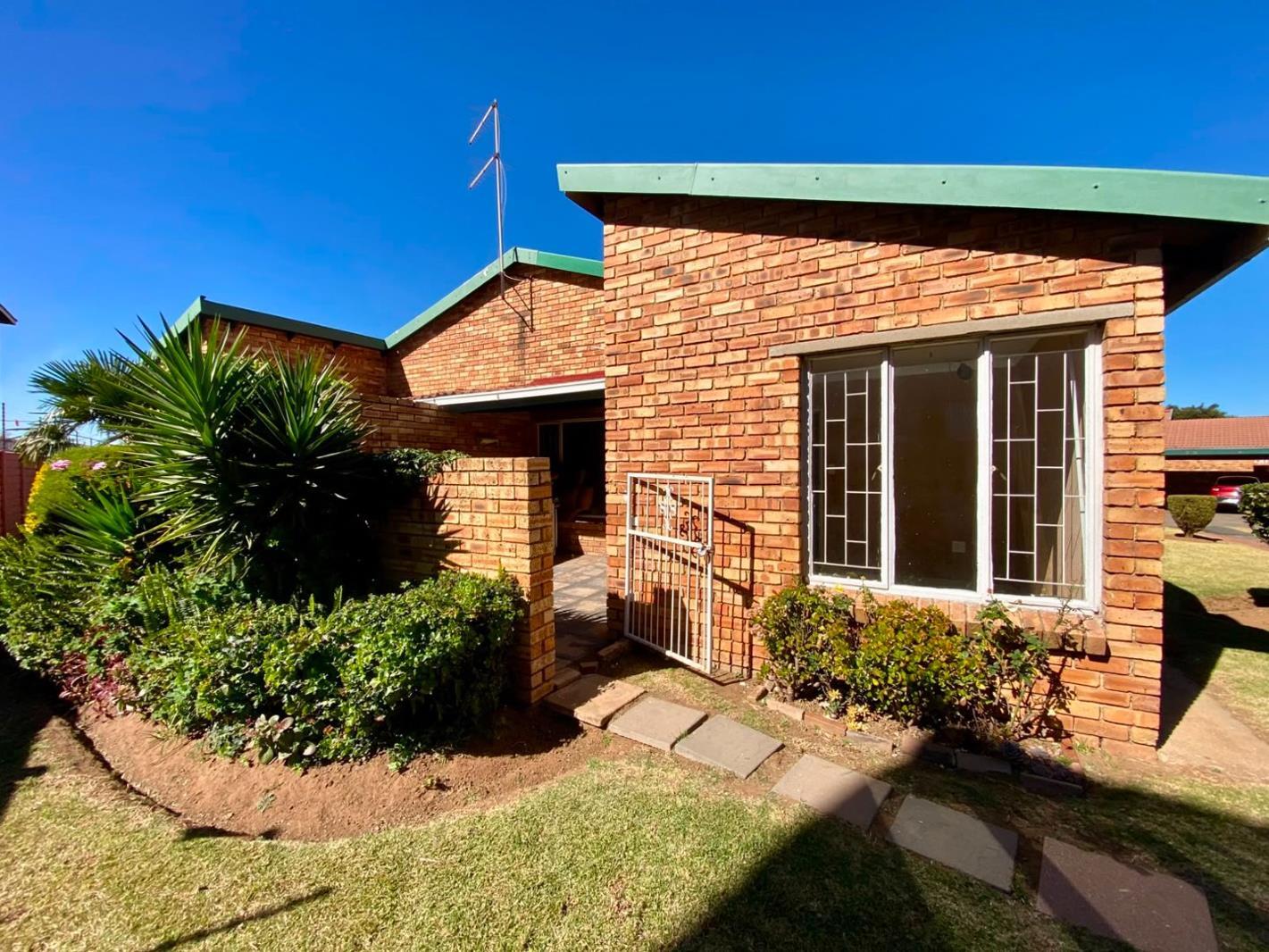 2 Bedroom House in Grobler Park