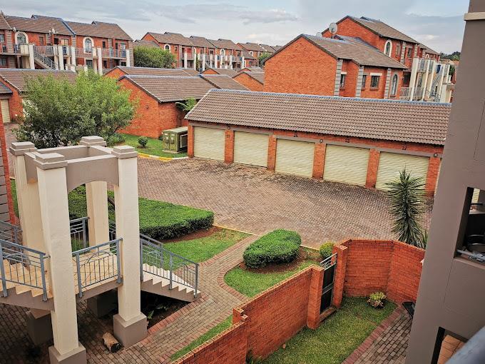 2 Bedroom Townhouse in Die Hoewes