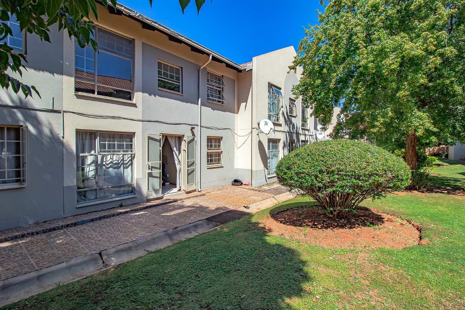 3 Bedroom Apartment in Die Hoewes