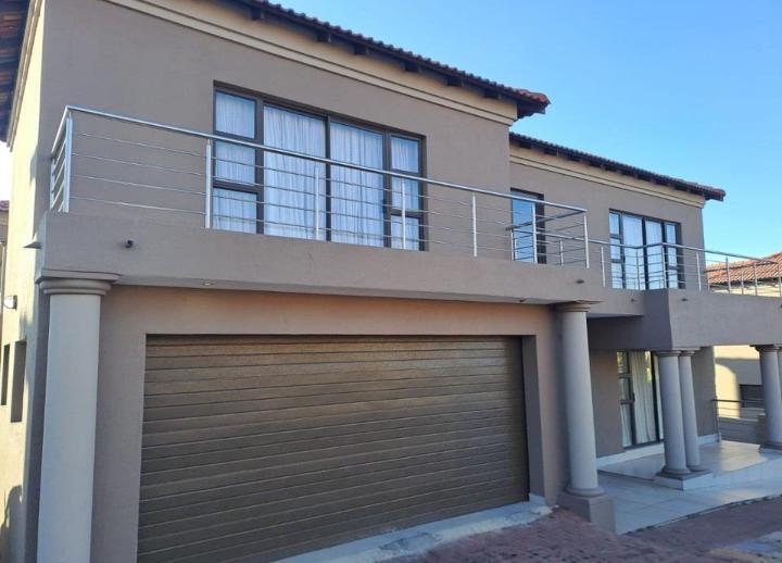 4 Bedroom House in Magaliesberg Country Estate