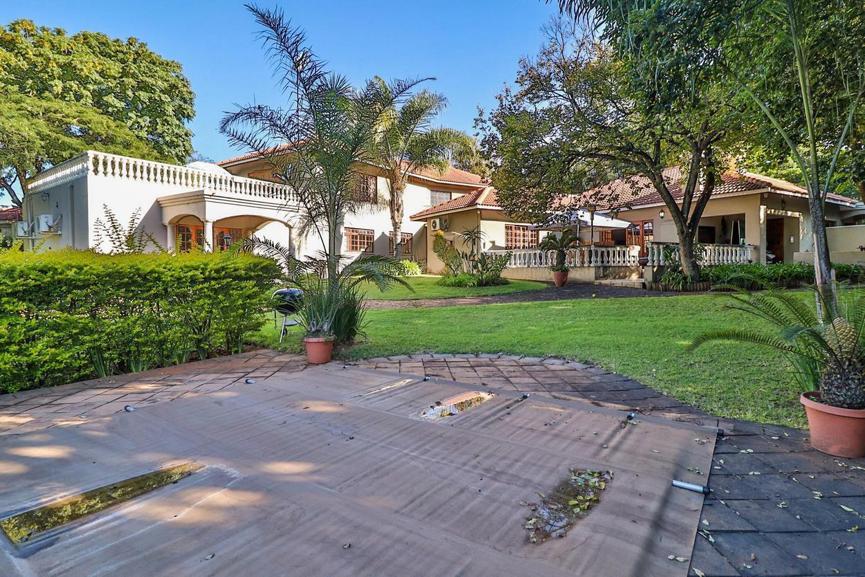 6 Bedroom House in Zwavelpoort AH