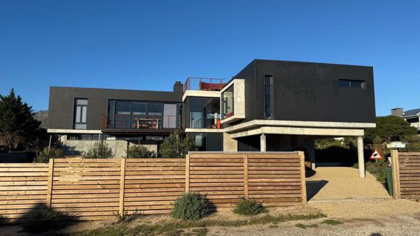 2 Bedroom House in Pringle Bay