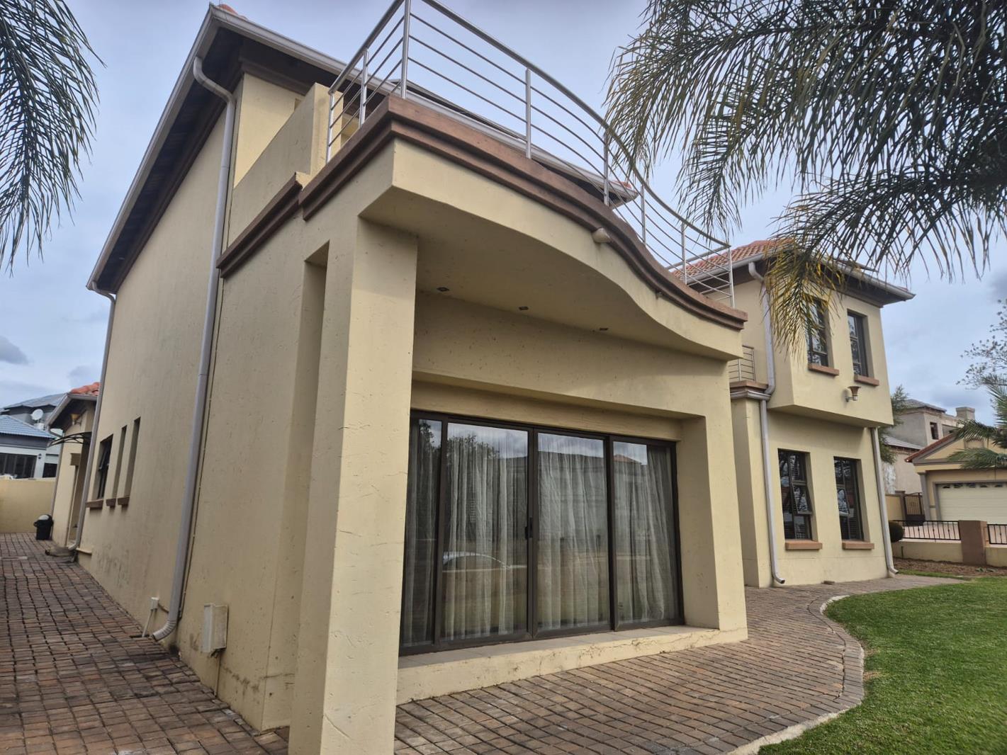 4 Bedroom House in Blue Valley Golf Estate