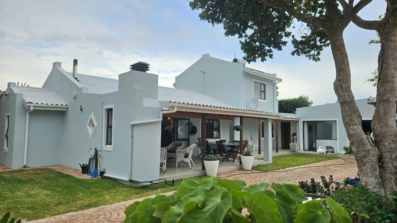 4 Bedroom House in Pringle Bay